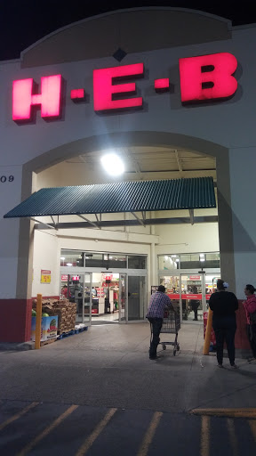Grocery Store «H-E-B Grocery», reviews and photos, 209 N Texas Ave, Mercedes, TX 78570, USA