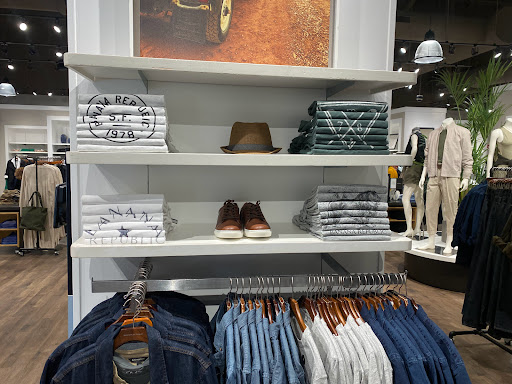 Clothing Store «Banana Republic», reviews and photos, 454 Evergreen Ct, Central Valley, NY 10917, USA