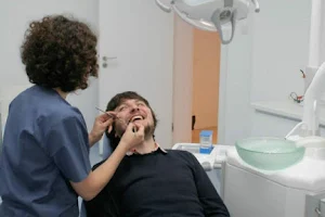 INODent - Implant dentar Bucuresti image