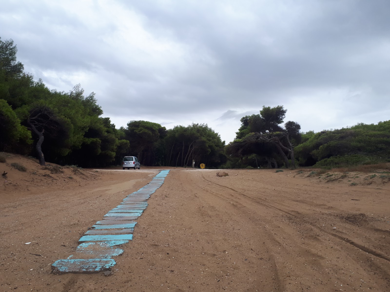 Foto von Falari beach mit türkisfarbenes wasser Oberfläche