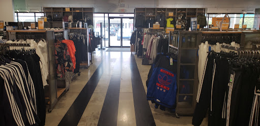 Clothing Store «Under Armour Factory House», reviews and photos, 3026 Outlet Dr, Edinburgh, IN 46124, USA