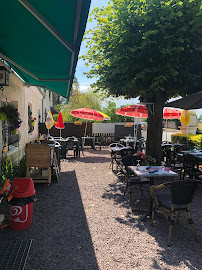 Atmosphère du Restaurant Auberge Fleurie à Autheuil-Authouillet - n°2
