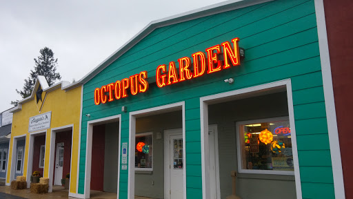 The Octopus Garden Smoke Shop, 2000 Spartanburg Hwy, Hendersonville, NC 28792, USA, 
