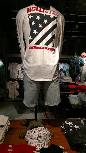 Clothing Store «Hollister Co.», reviews and photos, 160 N Gulph Rd #2045, King of Prussia, PA 19406, USA