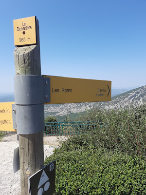 Parking du Belvedere à Beaumont-du-Ventoux