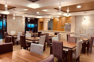 Shifu Restaurant And Lounge image