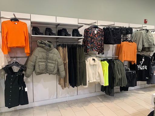 Clothing Store «H&M», reviews and photos, 701 Lynnhaven Pkwy # 1212, Virginia Beach, VA 23452, USA