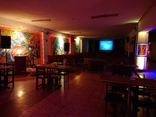 Opiniones de La Oficina Brewery en Quito - Pub