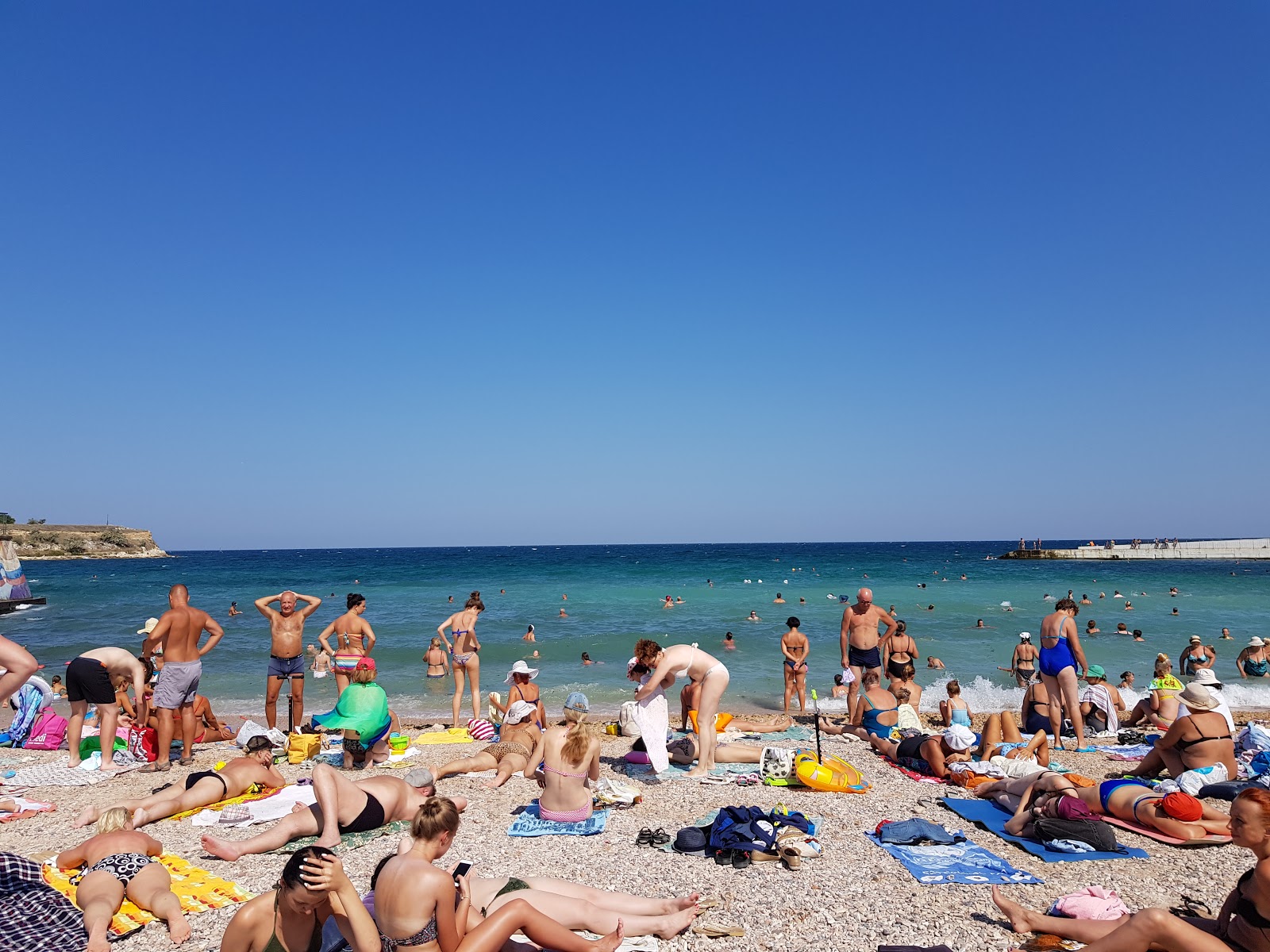 Φωτογραφία του Sunny beach με μικρός κόλπος