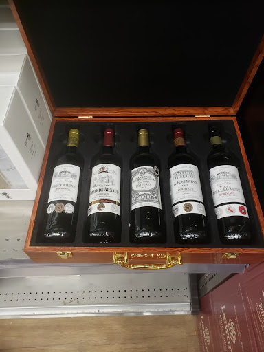 Liquor Store «Wine & Liquor Superstore», reviews and photos, 815 Hutchinson River Pkwy, Bronx, NY 10465, USA