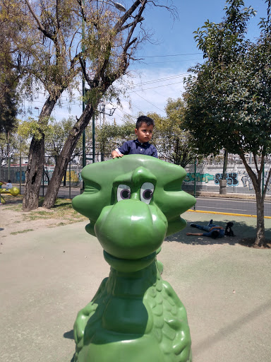 Parque de juegos infantiles Canal Río Churubusco
