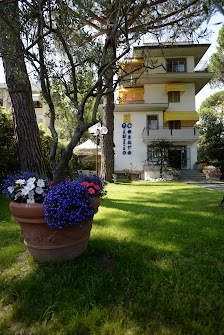 Hotel Giulio Cesare Via Giulio Cesare, 29, 54038 Cinquale MS, Italia
