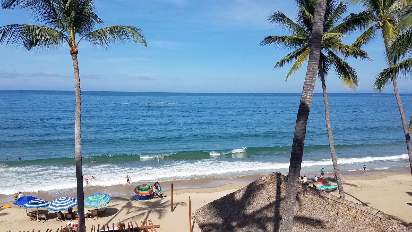 Foto de Los Ayala beach y el asentamiento