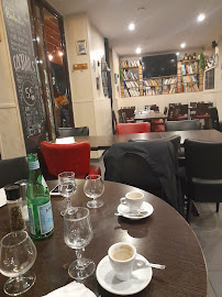 Atmosphère du Restaurant l'Eden. à Saint-Ouen-sur-Seine - n°2