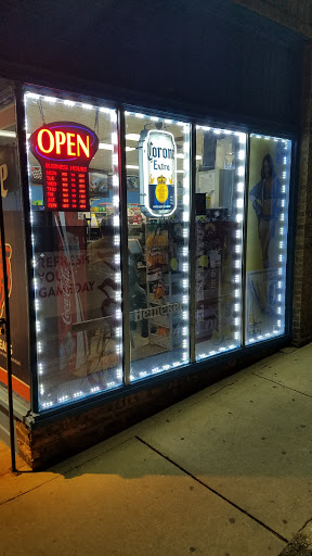 Liquor Store «Foremost Liquor Stores», reviews and photos, 178 S Broadway, Aurora, IL 60505, USA