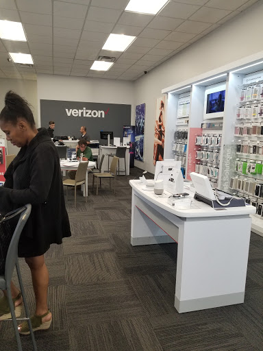 Cell Phone Store «GoWireless Verizon Authorized Retailer», reviews and photos, 34816 Euclid Ave, Willoughby, OH 44094, USA