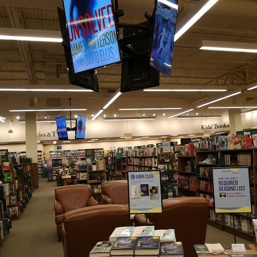 Book Store «Barnes & Noble Booksellers The Shops at River Crossing», reviews and photos, 8675 River Crossing Blvd, Indianapolis, IN 46240, USA