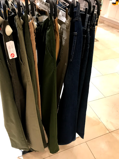 Clothing Store «Forever 21», reviews and photos, 14006 Riverside Dr # 35, Sherman Oaks, CA 91423, USA