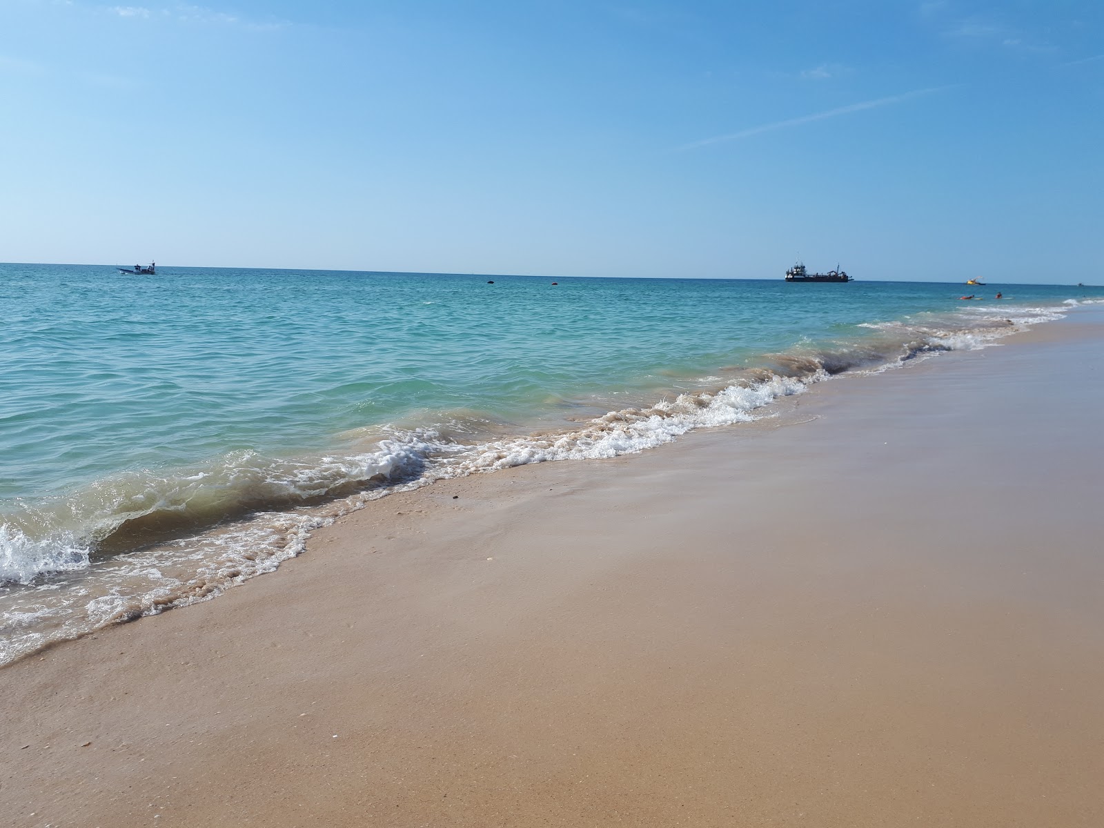 Fotografija Fuseta Island beach z svetel fin pesek površino
