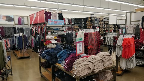 Clothing Store «Old Navy», reviews and photos, 1640 Douglas Rd, Oswego, IL 60543, USA