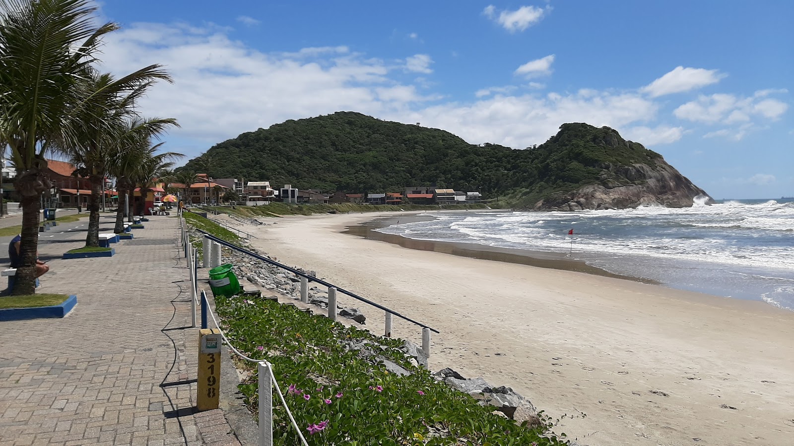 Foto de Praia da Prainha e o assentamento