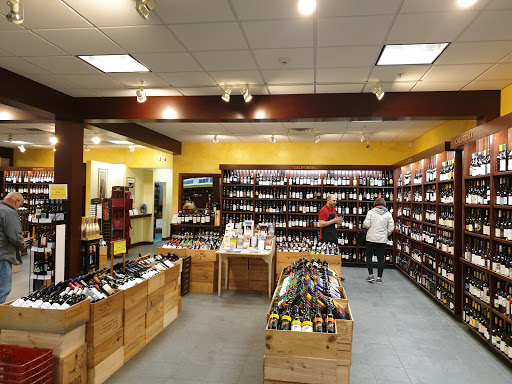 Wine Store «Arlington Wine & Liquor», reviews and photos, 718 Dutchess Turnpike, Poughkeepsie, NY 12603, USA