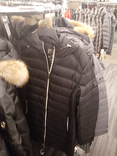 Department Store «Nordstrom Rack East Bay Bridge Shopping Center», reviews and photos, 3839 Emery St, Emeryville, CA 94608, USA