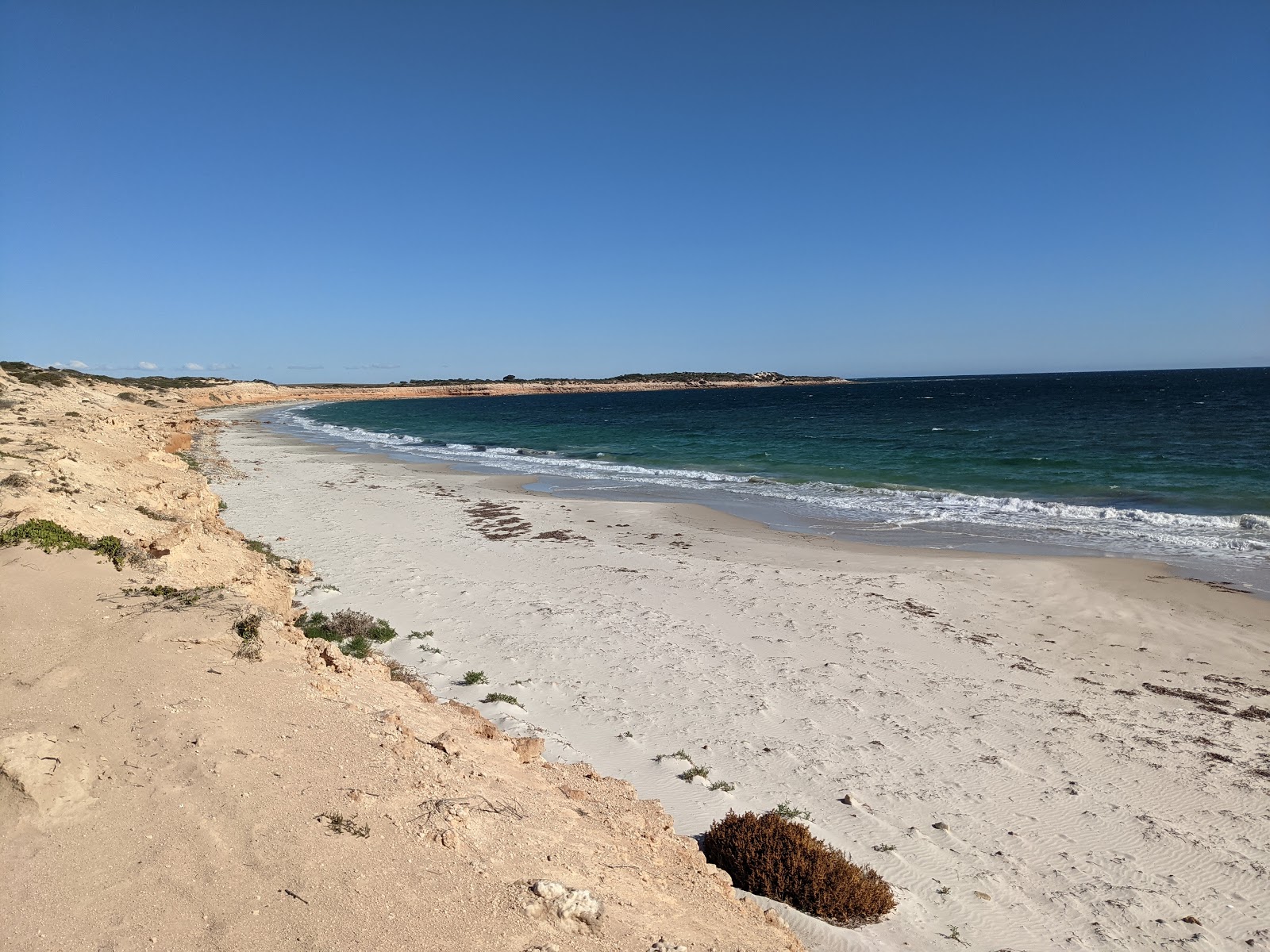 Fotografija The Gap Beach z svetel pesek površino