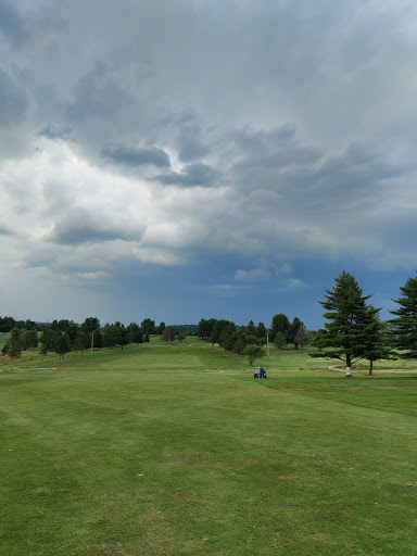 Golf Course «Blue Mountain Golf Course», reviews and photos, 628 Blue Mountain Rd, Fredericksburg, PA 17026, USA