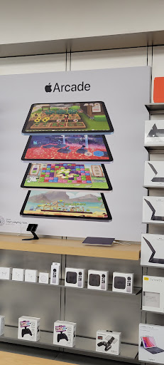 Computer Store «Apple Main Place», reviews and photos, 120 W Jefferson Ave, Naperville, IL 60540, USA