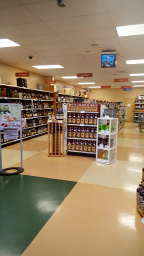 Liquor Store «Publix Liquors at Naples Plaza», reviews and photos, 1989 Tamiami Trail N, Naples, FL 34102, USA