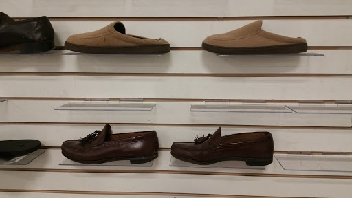 Thrift Store «Raleigh Rescue Mission Store and Donation Center», reviews and photos