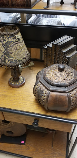 Thrift Store «South Lake Animal League Thrift Shop», reviews and photos, 770 W Montrose St, Clermont, FL 34711, USA