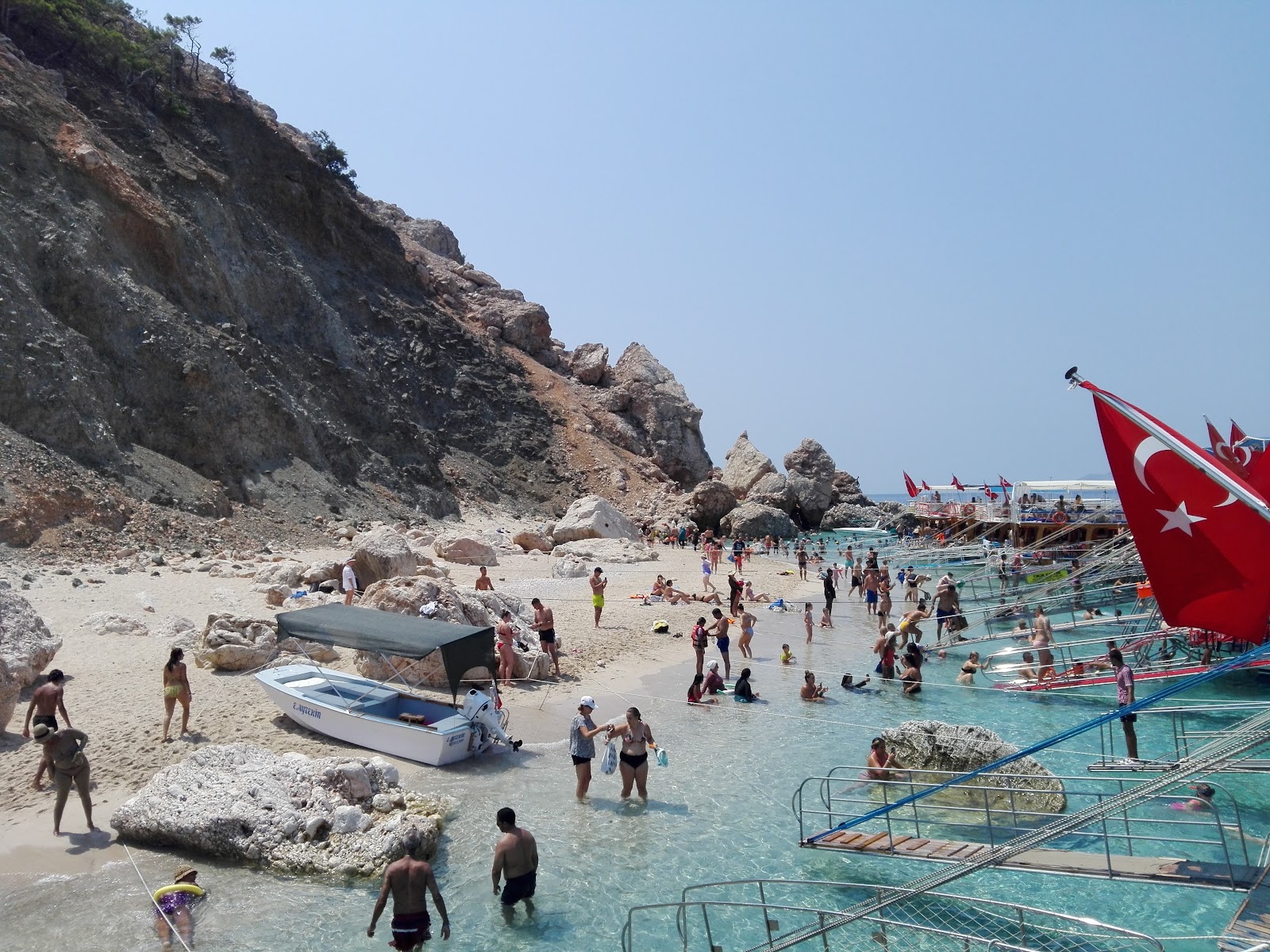 Foto von Suluada Beach mit sehr sauber Sauberkeitsgrad