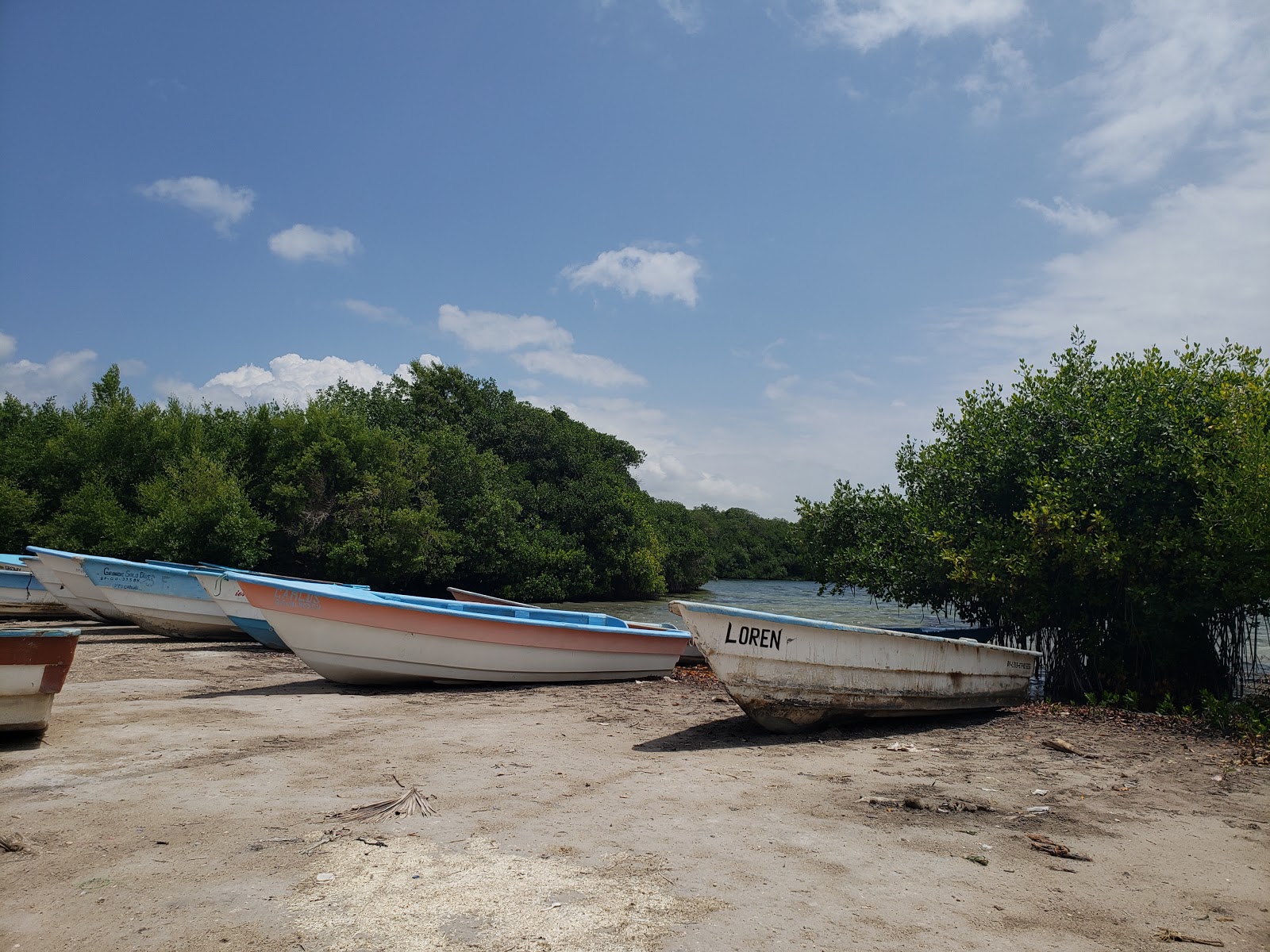 Foto de El Can beach com sujo nível de limpeza