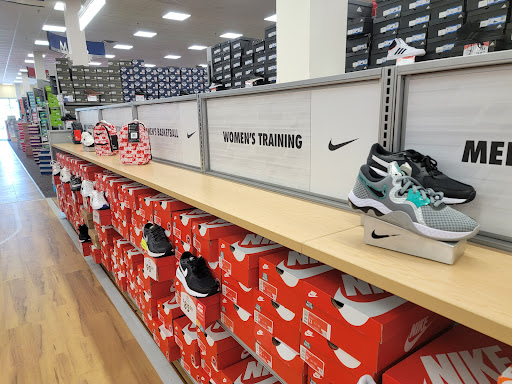 Shoe Store «Shoe Carnival», reviews and photos, 511 S Plano Rd, Richardson, TX 75081, USA