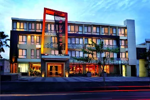 100 Sunset Hotel image