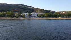 Foto von Tatlisu beach von Klippen umgeben