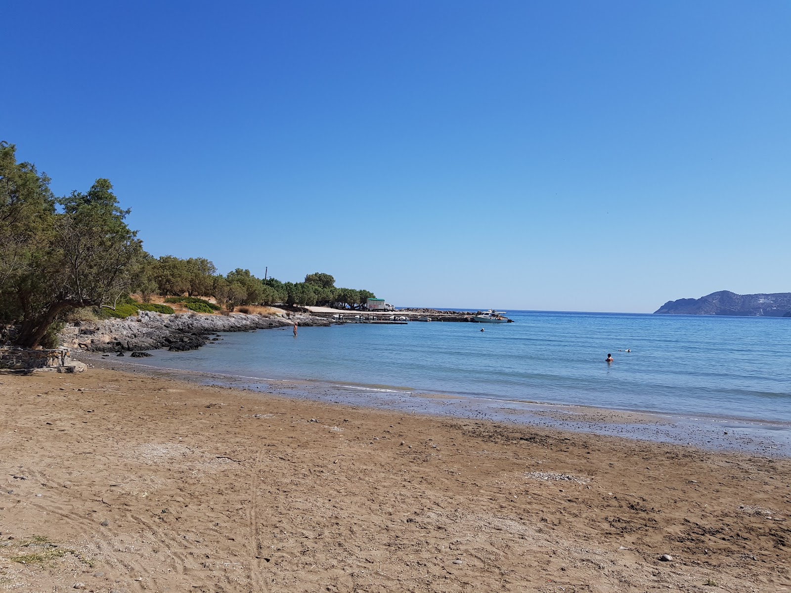 Foto von Paralia Tholou mit geräumige bucht