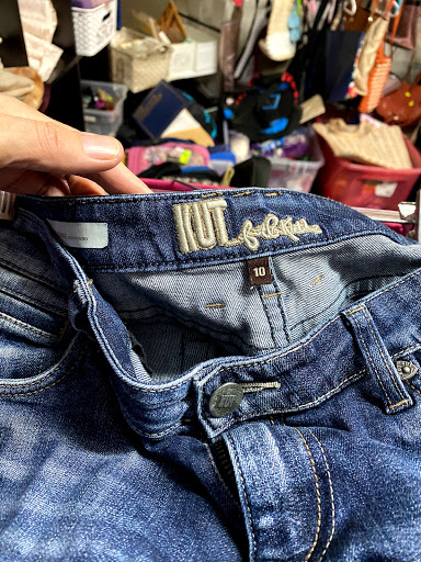 Thrift Store «SPCA Yolo County Thrift Store», reviews and photos, 920 3rd St A,F, Davis, CA 95616, USA