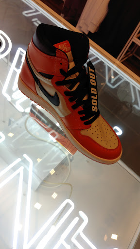 Shoe Store «Footaction», reviews and photos, 32 S State St, Chicago, IL 60603, USA