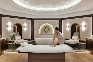 Guerlain Spa at Raffles London image