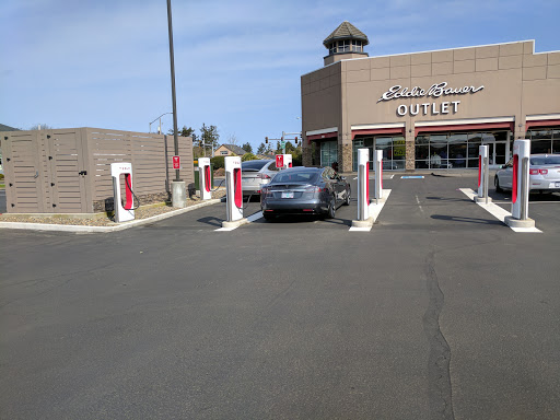 Outlet Mall «Seaside Factory Outlet Center», reviews and photos, 1111 N Roosevelt Dr, Seaside, OR 97138, USA