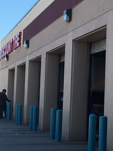 Tire Shop «Discount Tire Store - Oak Lawn, IL», reviews and photos, 6635 95th St, Oak Lawn, IL 60453, USA