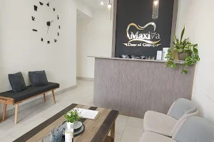 Maxilla Walk-In Dental Clinic Yonge image