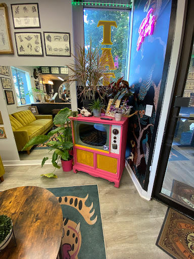 Explore traditional flash tattoo ideas, creative tattoo ideas in Rochester, available at Old Friends Tattoo