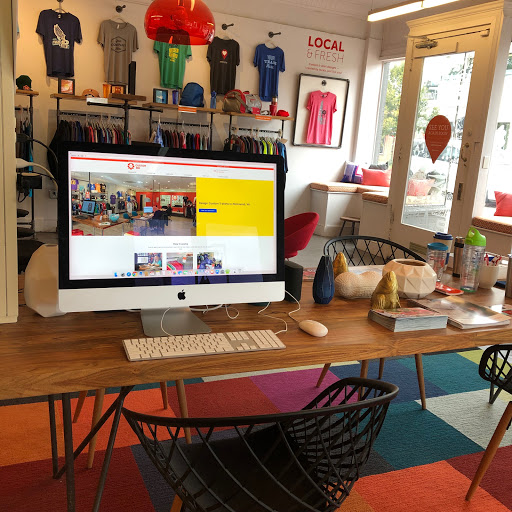 Custom T-shirt Store «CustomInk - Custom T-shirt Store - Richmond», reviews and photos, 3401 W Cary St, Richmond, VA 23221, USA