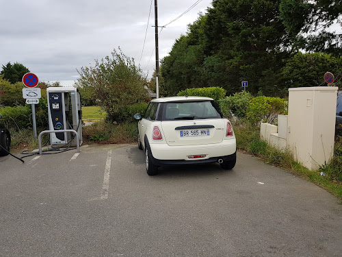 Borne de recharge de véhicules électriques Aire de covoiturage de Saint Eloi Ploudaniel