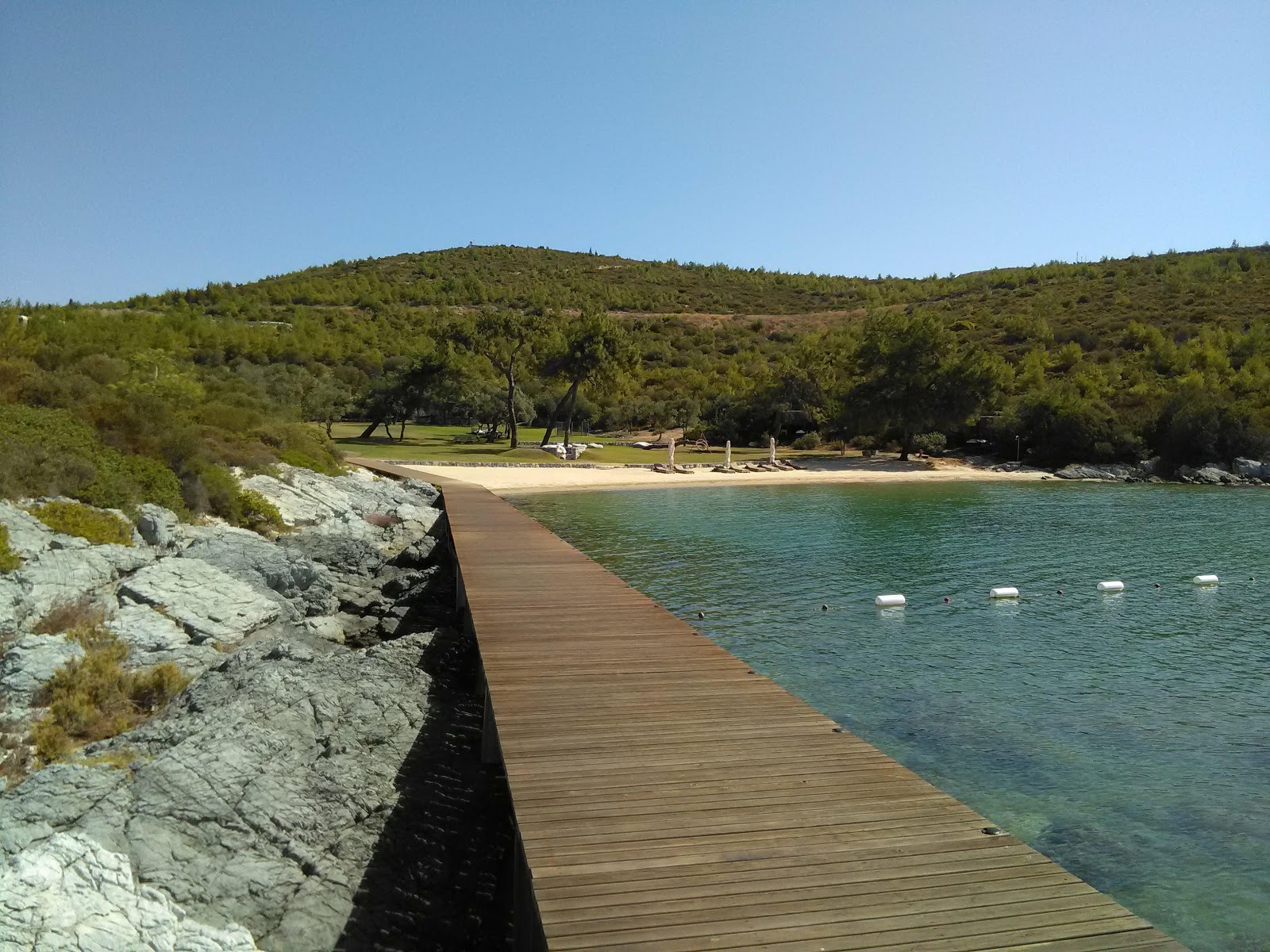 Airship Bay'in fotoğrafı parlak kum yüzey ile