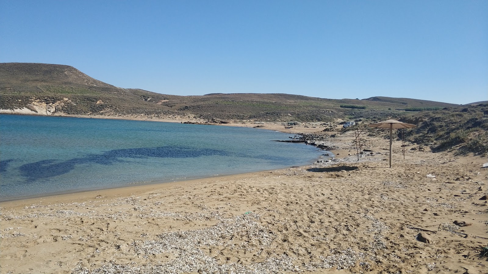 Foto von Faraklou Park beach mit beiger sand Oberfläche